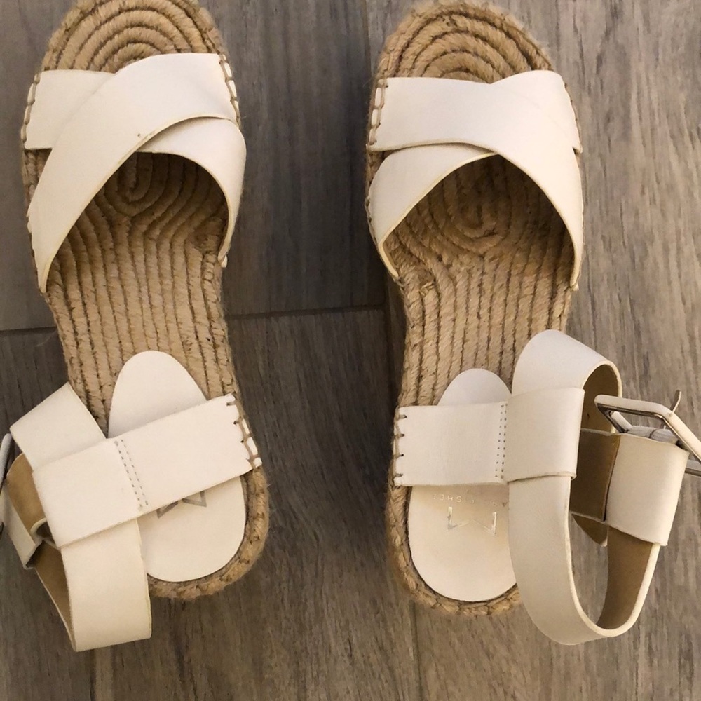 Like new Marc Fisher platform sandals